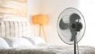 خبير تبريد يكشف السر.. كيف تجعل المروحة تحارب حرارة الصيف بفعالية أكبر