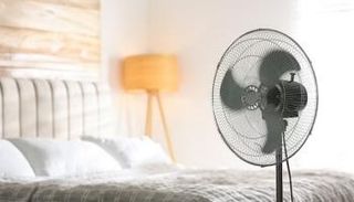 المروحة قد تكون غير فعالة إذا لم تُوضع في الاتجاه الصحيح.