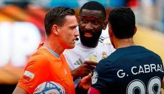 أنطونيو روديغير وغوستافو كابرال والحكم