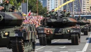 عرض عسكري في بولندا