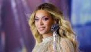 بيونسيه تحوّل جولة «كاوبوي كارتر» إلى عرض أزياء عالمي متنقّل