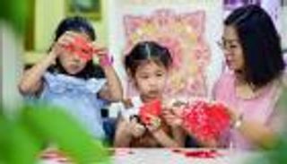 الحِرَف اليدوية التقليدية تتألق في معرض بكين الدولي للكتاب