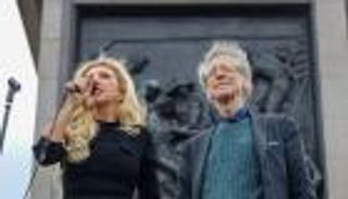 صدمة بريطانية..ابنة «ناشطة ضد اللقاحات» تموت بالسرطان بعد رفضها العلاج