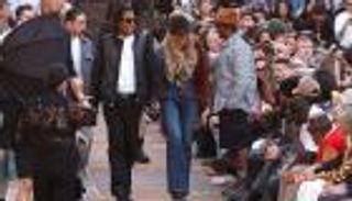 عرض لويس فويتون يخطف الأضواء.. وبيونسيه تتصدر المشهد