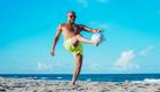 يوغا على الشاطئ.. مانشستر سيتي يستعد ليوفنتوس بطريقة خاصة (فيديو)