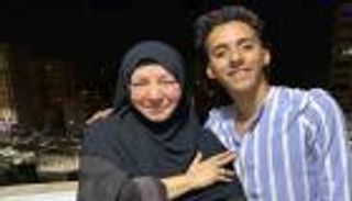 بين الحقيقة والذكاء الاصطناعي.. هل عادت عبلة كامل للظهور؟ صورة عائلية تثير الجدل