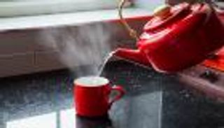 عادة شرب الماء الساخن في الصيف.. سر صيني يحافظ على توازن الجسم