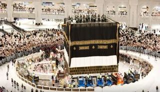 تغيير الكسوة الجديدة للكعبة