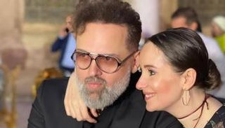 محمد عبد العزيز وزوجته