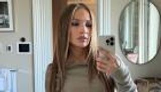 هل تستخدم الذكاء الاصطناعي؟ ملامح متجددة لجينيفر لوبيز في سن الـ55