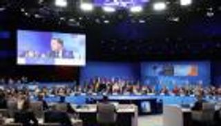 قمة لاهاي.. ترامب يُحمّل أوروبا «عبء» أوكرانيا