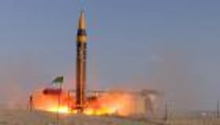 تصميم قديم وقدرات كبيرة.. صاروخ إيران «متعدد الرؤوس» يثير الجدل