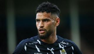 زرقان لاعب شارلروا السابق