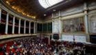 اشتراكيو فرنسا وتصويت الثقة.. مناورة بارعة تتحول إلى مأزق