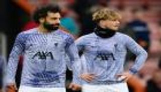 باعتراف زميله.. صلاح «قائد بلا شارة» في ليفربول