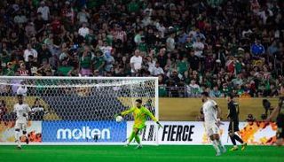 المنتخب السعودي ضد المكسيك