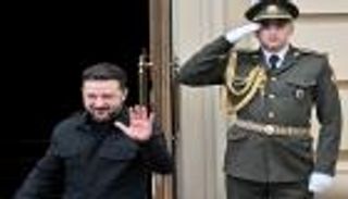 في ميدان بلا خطوط حمراء.. زيلينسكي يُحرر الألغام من قيود «أوتاوا»