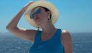 شاهد صور نسرين طافش ترقص وتحتفل برفقة زوجها في الساحل الشمالي