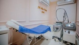 حبس طبيب تجميل جزائري شهير