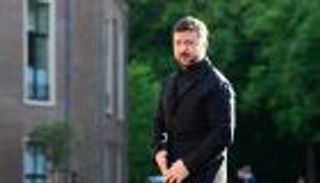 هل يرتدي زيلينسكي ملابس رسمية؟.. رهان بـ12 مليون دولار