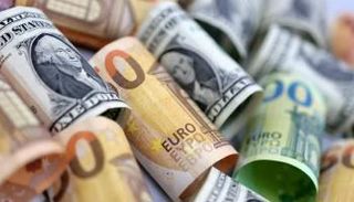 مجموعة من العملات الورقية