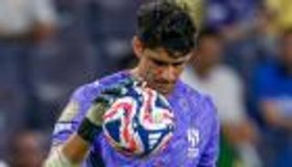 ياسين بونو.. جدار الهلال المنيع أمام مانشستر سيتي