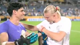 إيرلينغ هالاند وياسين بونو