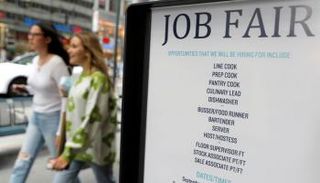 لافتة لمعرض توظيف في نيويورك - أرشيفية