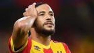 مكبل اليدين وحافي القدمين.. الأمن الفرنسي يوقف بلايلي (فيديو)