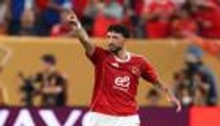 بين العروض والقرار الحاسم.. تضارب حول مستقبل نجم الأهلي المصري