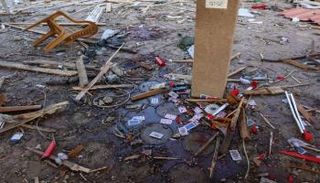 أثار الدمار في المقهى