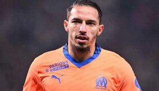 النجم الجزائري إسماعيل بن ناصر