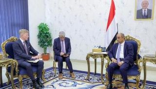 رئيس الوزراء اليمني خلال استقباله المبعوث الأممي