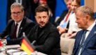 أوكرانيا وأسلحة أمريكا.. وقف الشحنات يغيّر التكتيكات