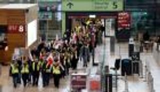 الإضرابات الجوية في فرنسا.. اختبار صعب لاستدامة السفر بموسم الصيف