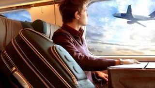 مسافر في الطائرة 