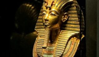 قناع الملك توت عنخ آمون