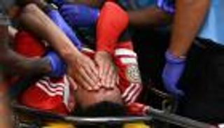 إصابة كارثية لجمال موسيالا تبكي دوناروما (فيديو)