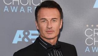 جوليان مكماهون 