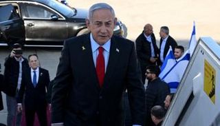 نتنياهو يستقل الطائرة في طريقه إلى واشنطن