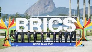 القادة ورؤساء الوفود المشاركون في قمة بريكس بالبرازيل