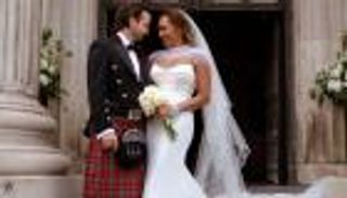 مراسم ملكية وحضور فني واسع.. زفاف ميلاني براون يلفت الأنظار