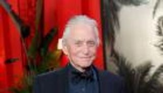 مايكل دوغلاس يعتزل التمثيل بعد مسيرة 60 عاما: حان وقت العائلة