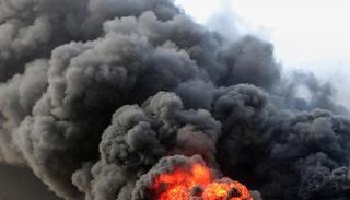 قصف إسرائيلي يستهدف ميناء الحديدة - أرشيفية