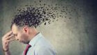 هل يبدأ الخرف في سن الـ30؟ خبير يكشف علامة مقلقة