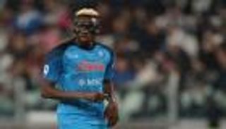 بعد حسم صفقة ثيو هيرنانديز.. عرض خرافي من الهلال لضم أوسيمين