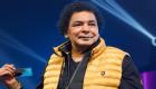 تقديرا لتاريخه الفني الطويل.. تكريم رسمي للفنان محمد منير في مصر