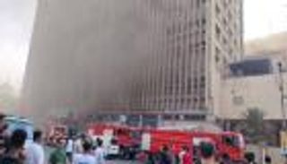 إخلاء مبنى سنترال رمسيس في مصر.. وجهود مكثفة للسيطرة على الحريق