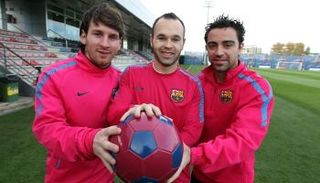 ليونيل ميسي وتشافي وأندريس إنييستا