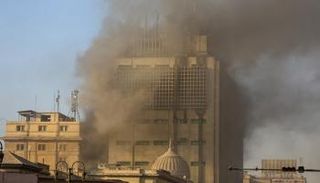 أعمدة الدخان تتصاعد من مبنى سنترال رمسيس